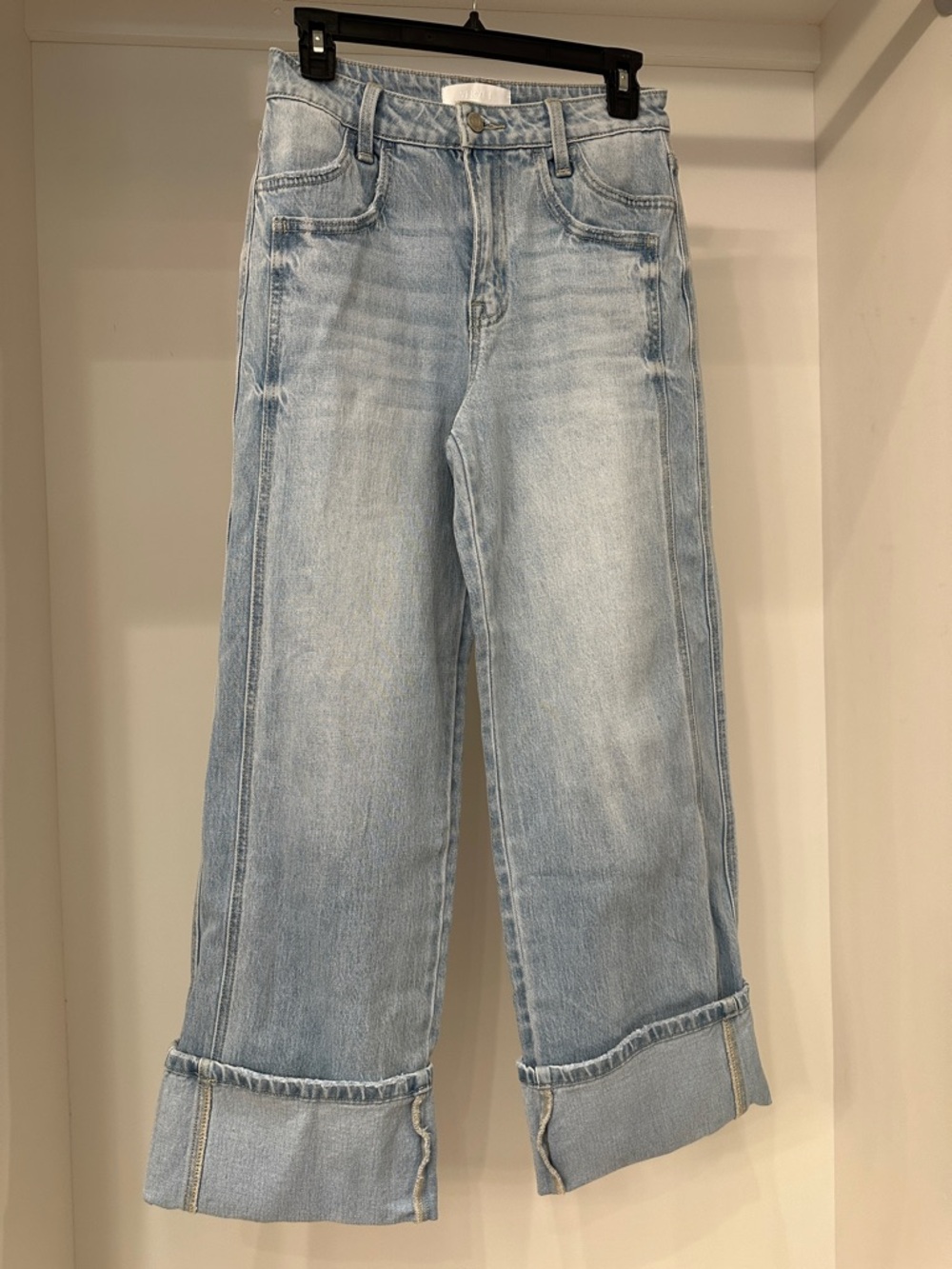 Vervet size 25 Light Wash Wide Leg Women’s Jeans.  Like new